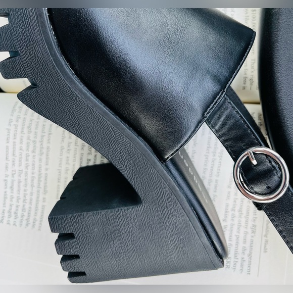 Madden Girl Platform Heel Sandals black and silver 8/5M - Picture 7 of 11